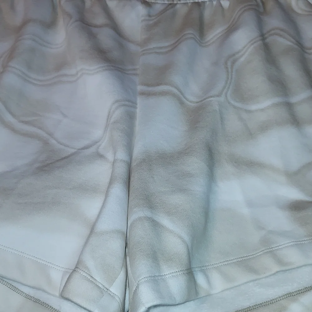 DSG X TWITCH + ALLISON Women's Long Fleece Shorts white and tan color - Picture 5 of 9